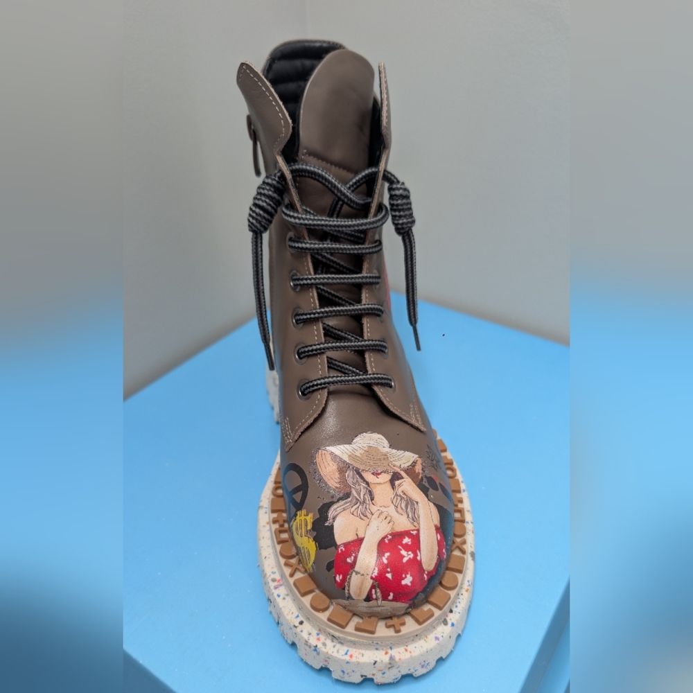 Women's Brown Combat Boots with Artistic Design Size 10